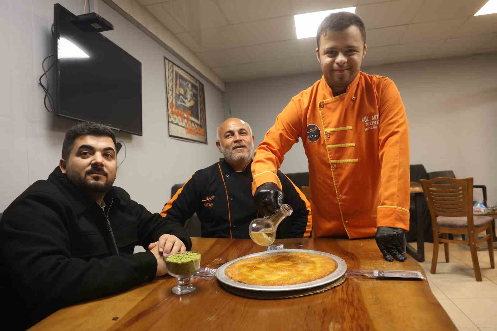 Antakya Künefesi’ down sendromlu Mehmet’in ellerinde tat buluyor