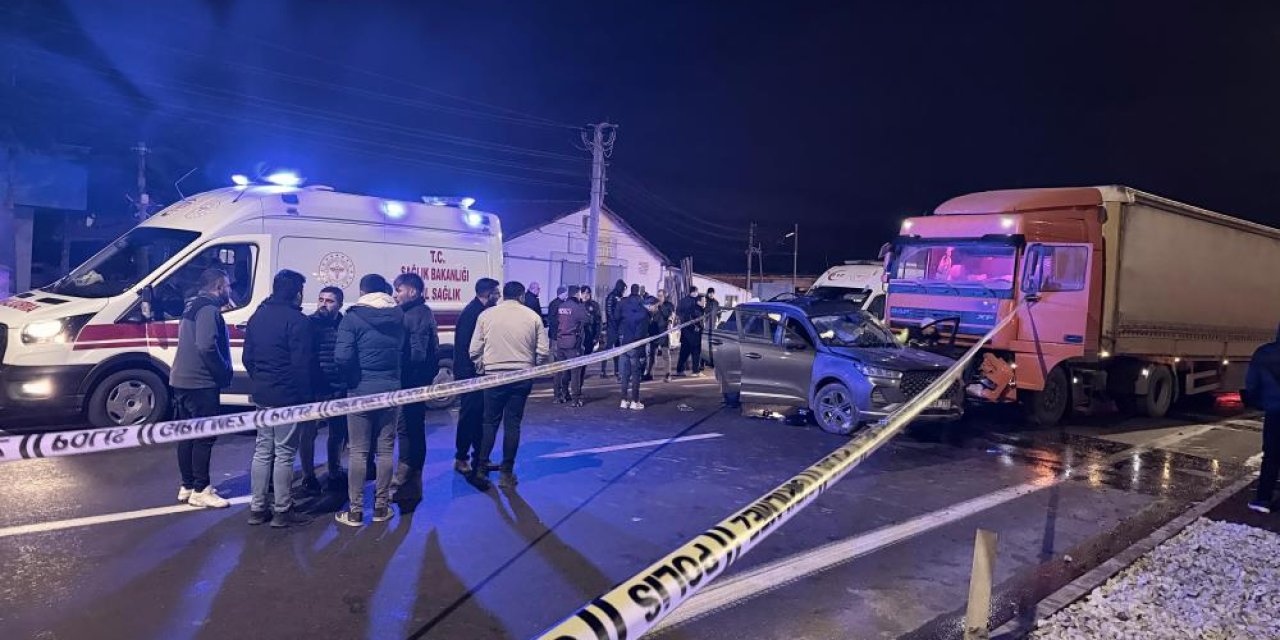 Tırla otomobilin çarpıştığı kazada 7 kişi yaralandı