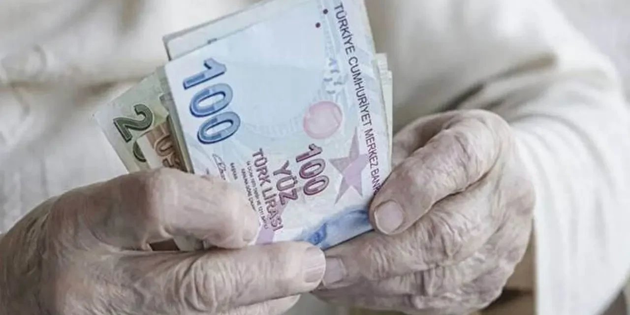 Yaşlı ve engelli aylıkları hesaplara yatırılmaya başlandı