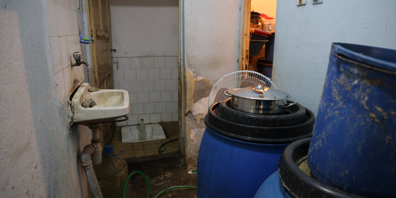 Toroslar Belediyesi Zabıta müdürlüğü  merdiven altı 10 ton şalgamı imha etti