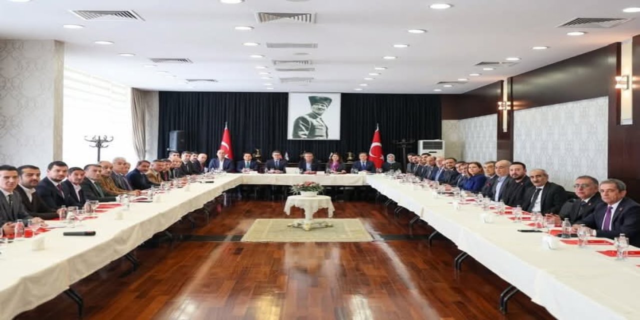 CHP, Doğu ve Güneydoğu Bölgesi il başkanları toplandı