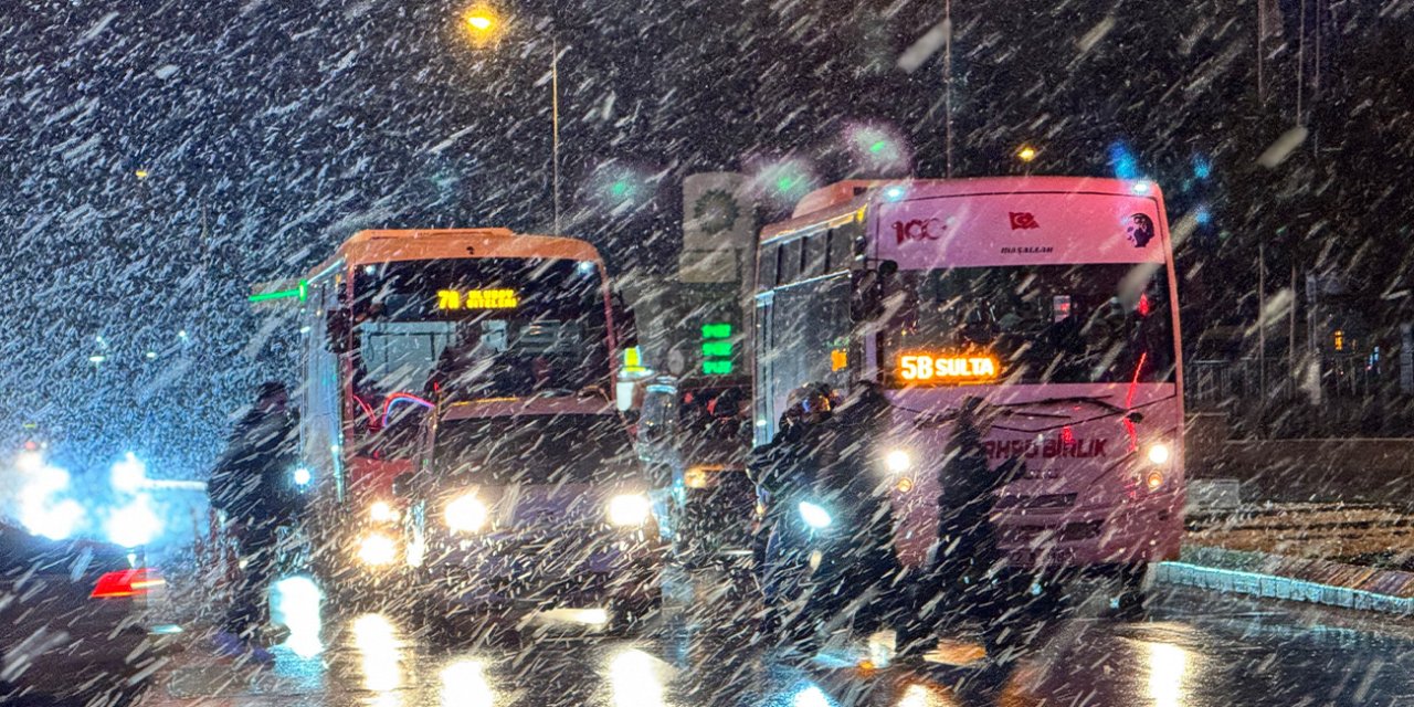 Edirne’de yoğun kar yağışı sürüyor