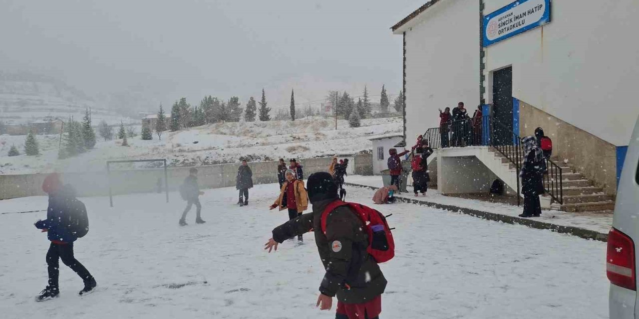 Gölbaşı’nda eğitime kar engeli