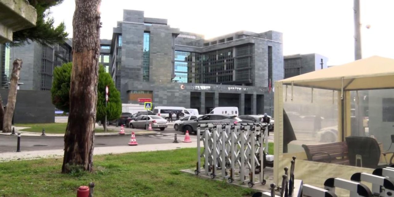 Adliyeyede silahlı saldırı: Savcı, hakimi vurdu