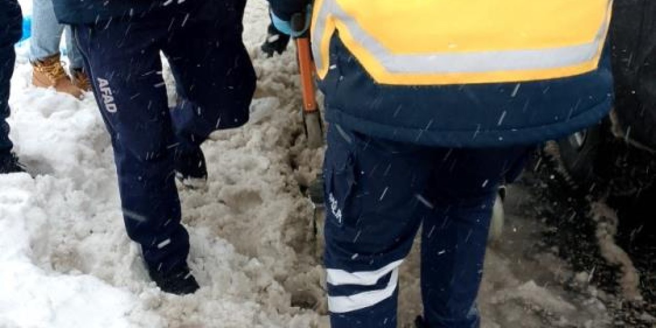 Cenaze taşıyan minibüs devrildi: 22 yaralı