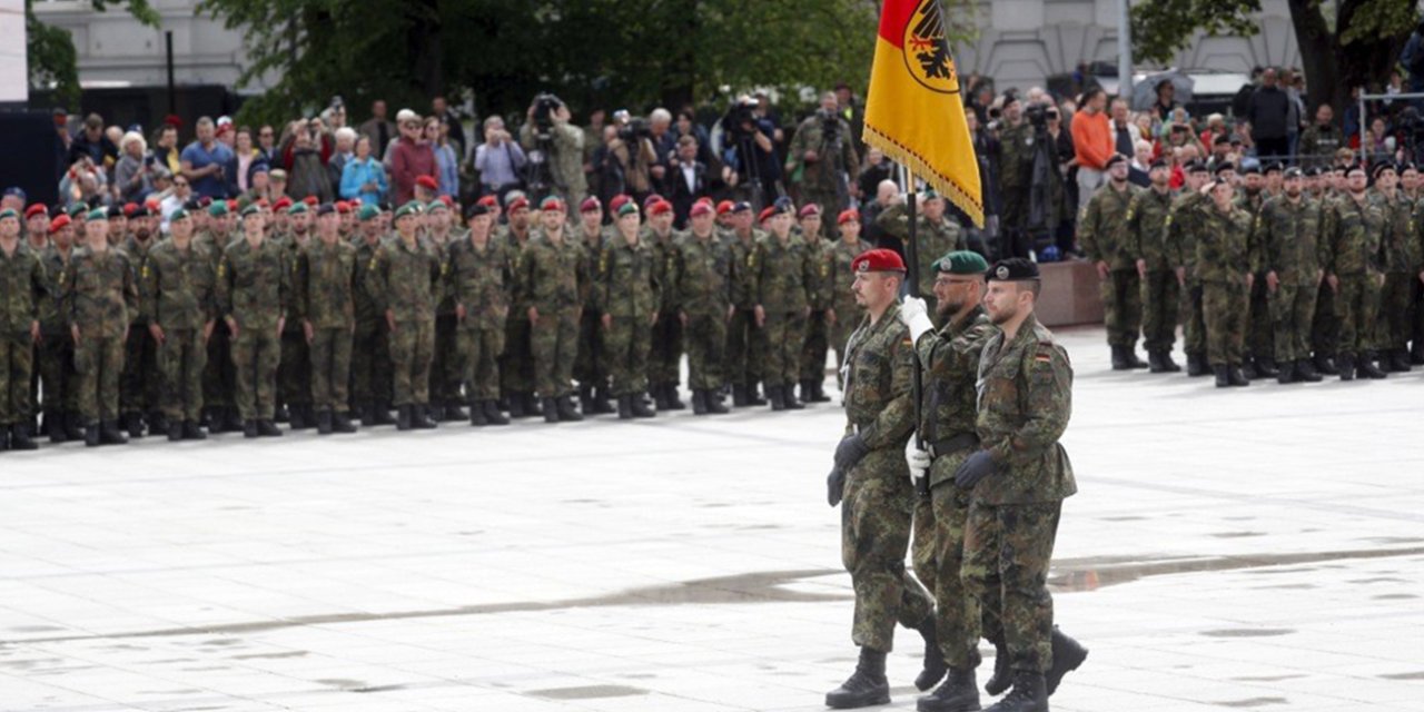 Almanya 700 bin genci askere çağırdı