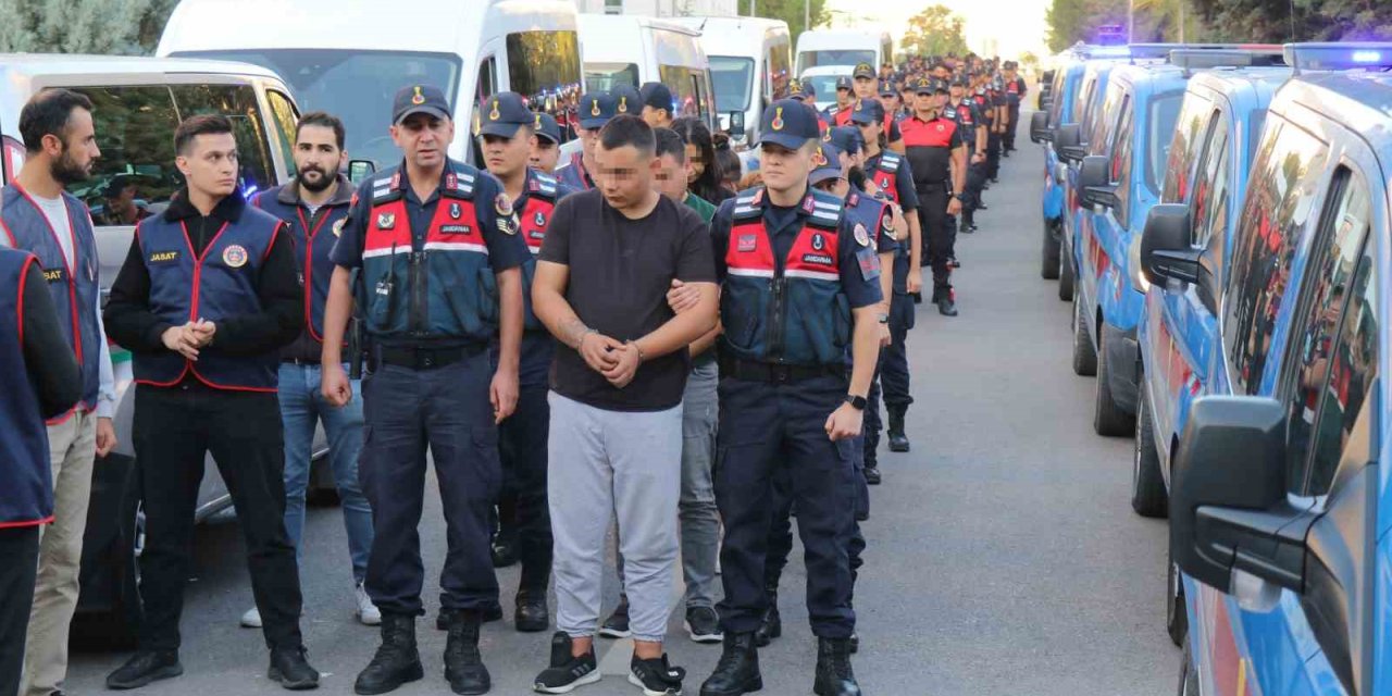 Vatandaşları 20 milyon lira dolandıran şahıslar tutuklandı