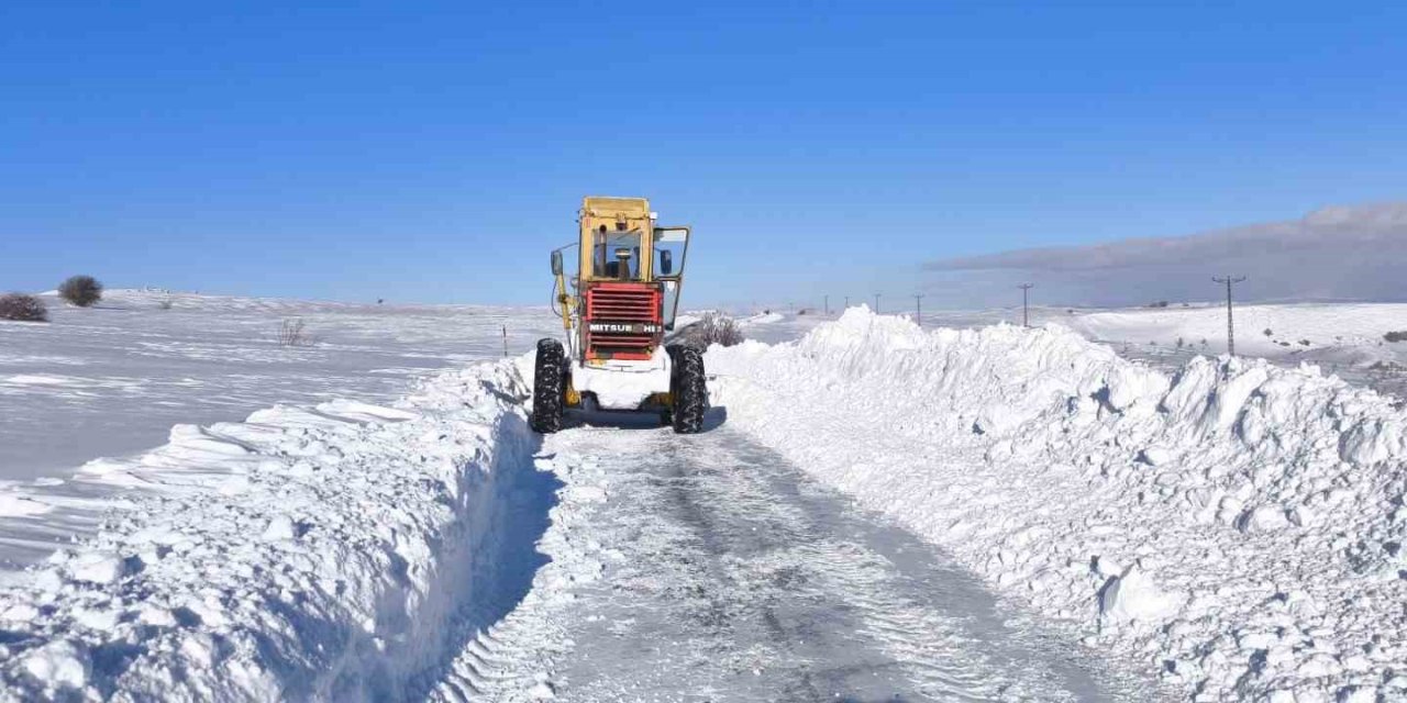 Kayseri’de 14 mahalle yolu ulaşıma kapandı