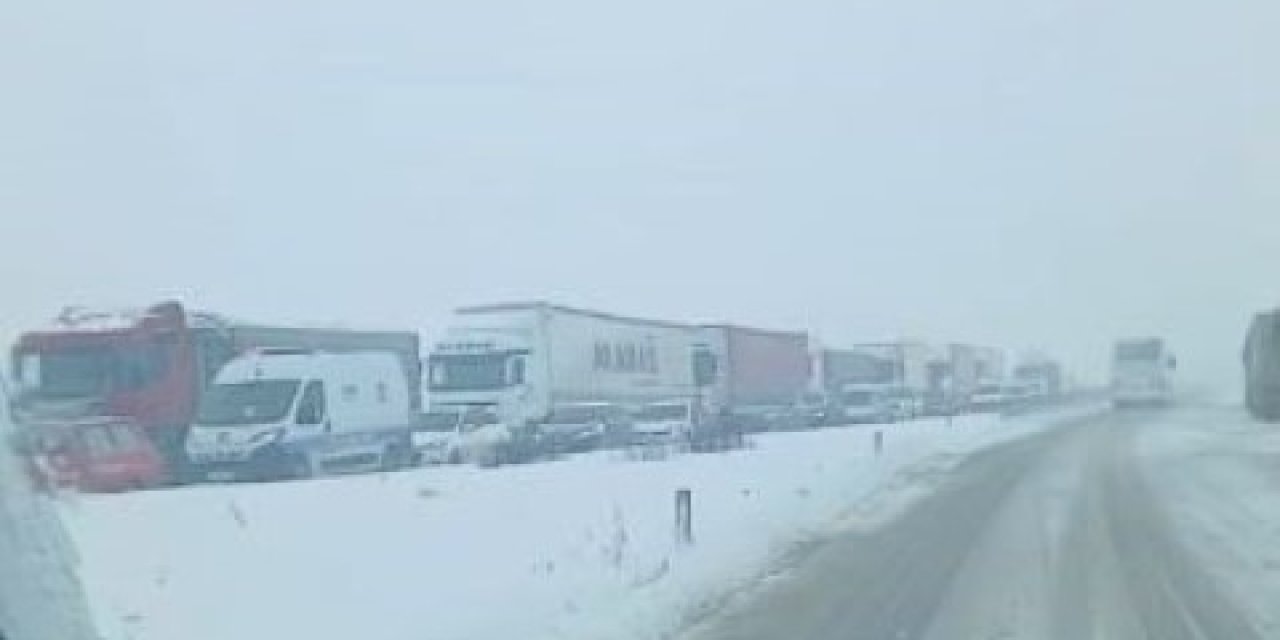 Sivas-Malatya ve Sivas-Kayseri kara yolları trafiğe kapatıldı