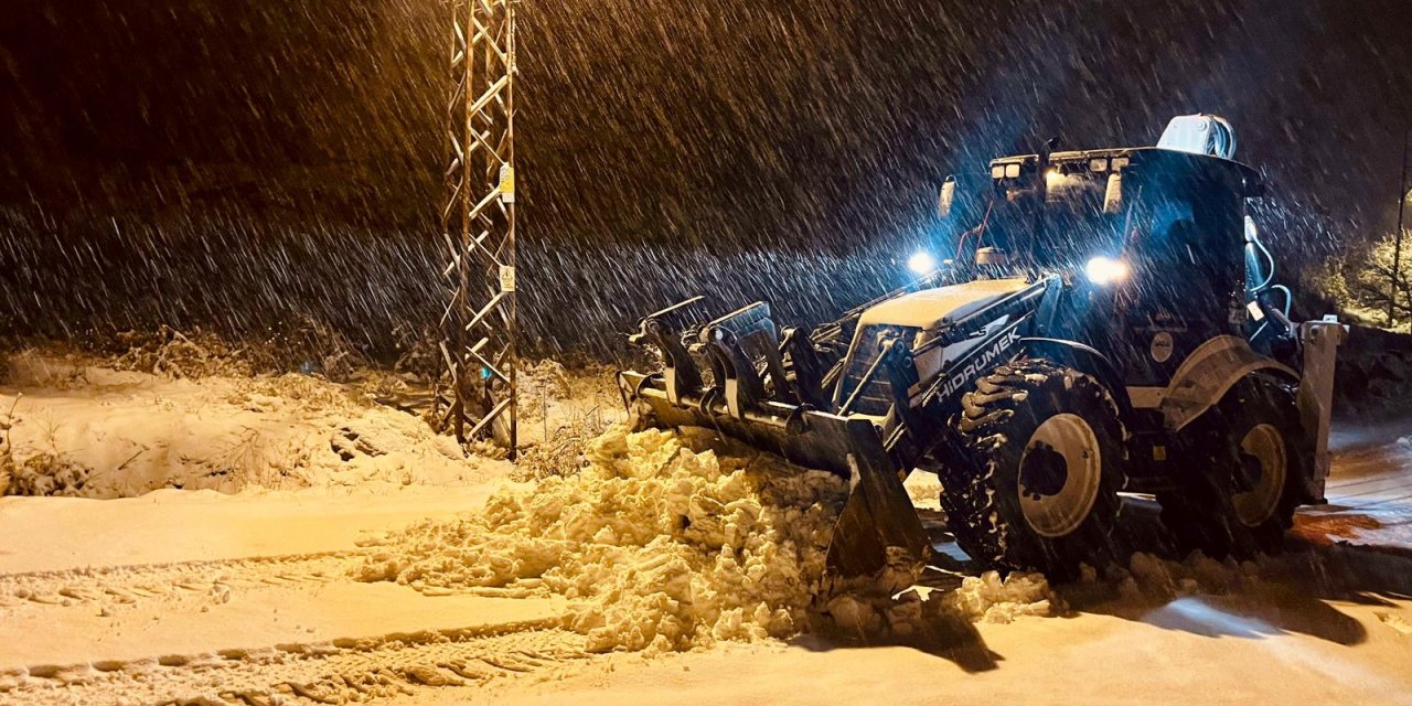 Toroslar Belediyesi ekiplerinde kar alarmı 7/24 sahadalar