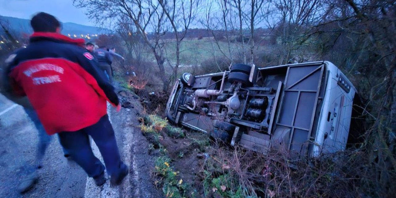 Servis aracı şarampole uçtu: 14 yaralı