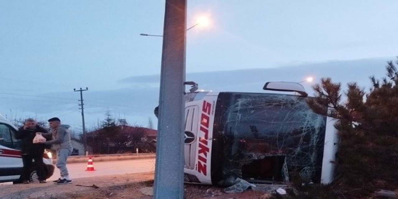 Yolcu otobüsü devrildi: 12 yaralı