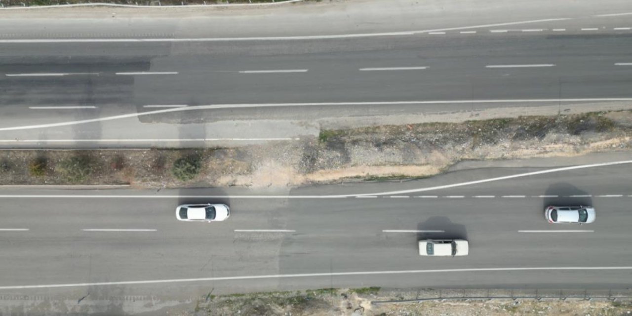 Yer yerinden oynadı: Kahramanmaraş’ta yol 7 metre sürüklendi