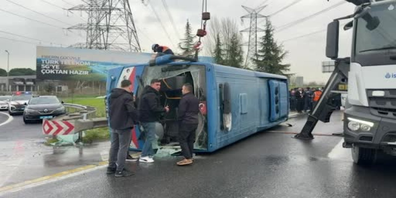 Cezaevi nakil aracı devrildi: 2 jandarma personeli ağır 19 yaralı