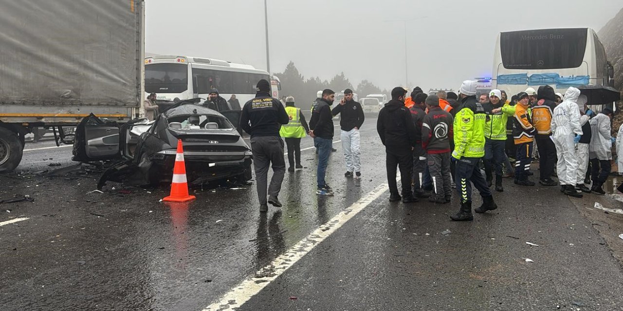 Gaziantep-Şanlıurfa yolunda zincirleme kaza 2 ölü, 10 yaralı