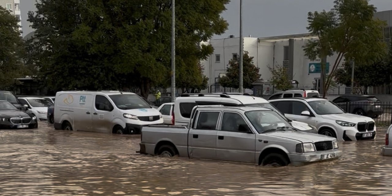 Adanayı sel verdu