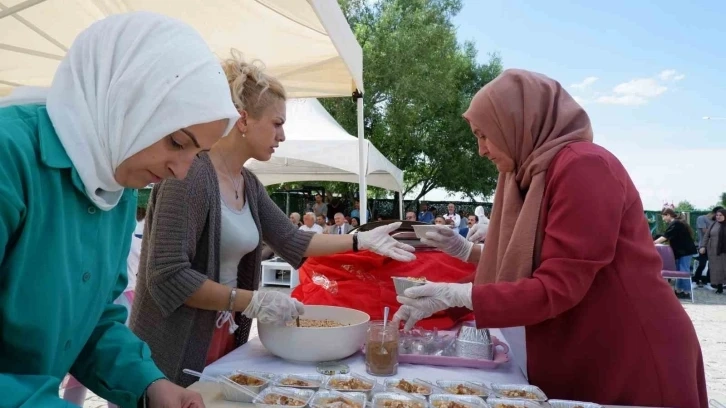 Erzurum sevgi evinde aşure coşkusu