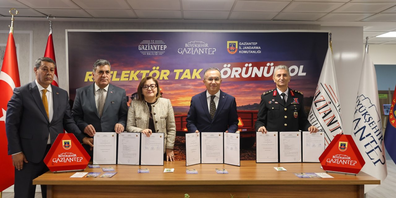 Türkiye’de ilk uygulama Gaziantep’te: Traktörlü çiftçilere reflektör desteği