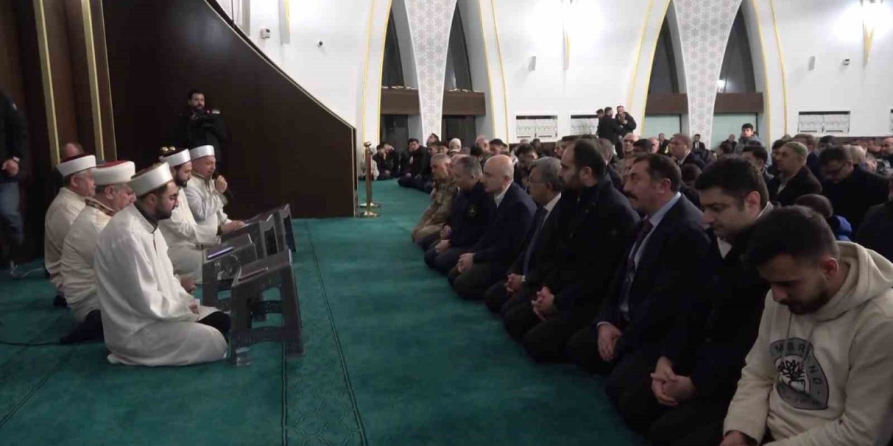 Adıyaman’da depremlerde ölenler için mevlit okutuldu