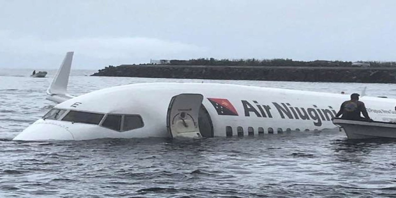 Somali’de yolcu uçağı Hint Okyanusuna acil iniş yaptı