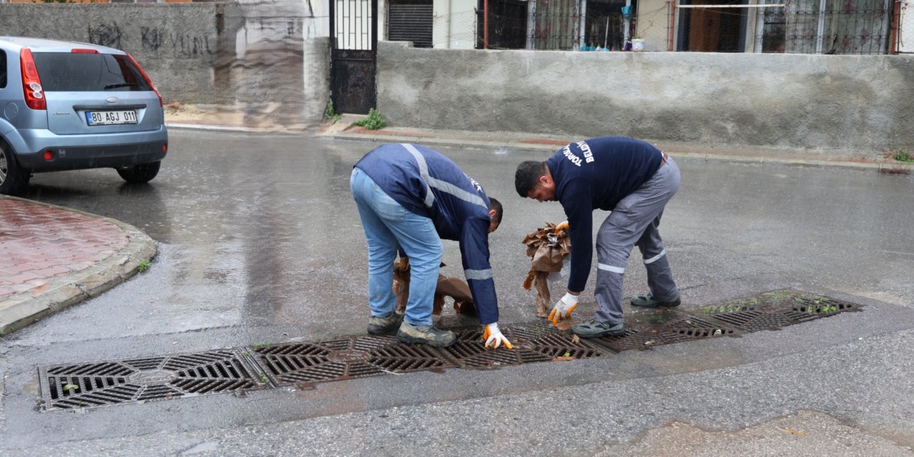 Toroslar'da yağışlara karşı, mazgallar temizleniyor
