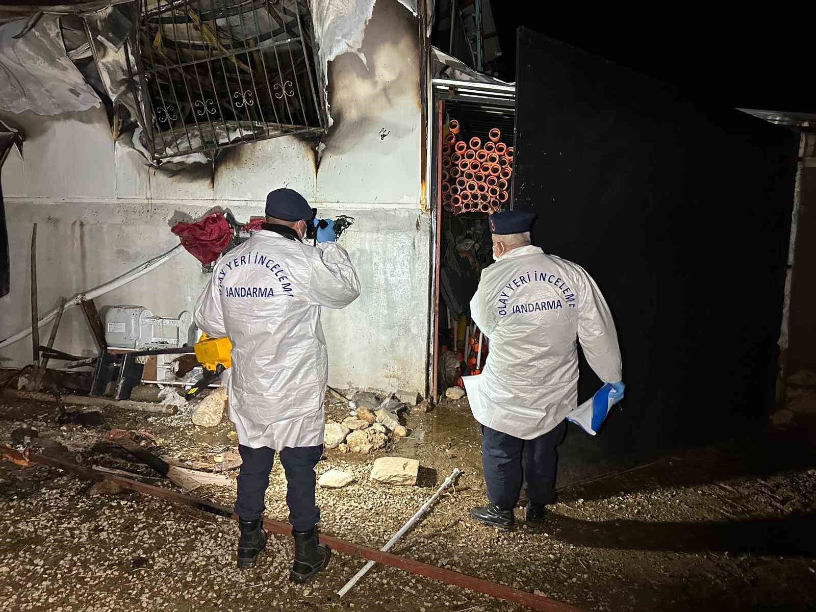 Uşak'ta yangında karı-koca feci şekilde öldü