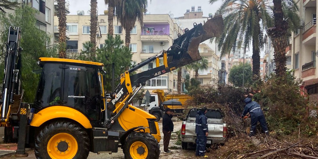 Başkan Özyiğit: “acil müdahale ekiplerimizle sahadayız”