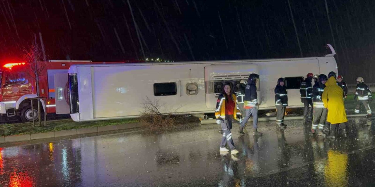 Samsun’da yolcu otobüsü devrildi yaralılar var