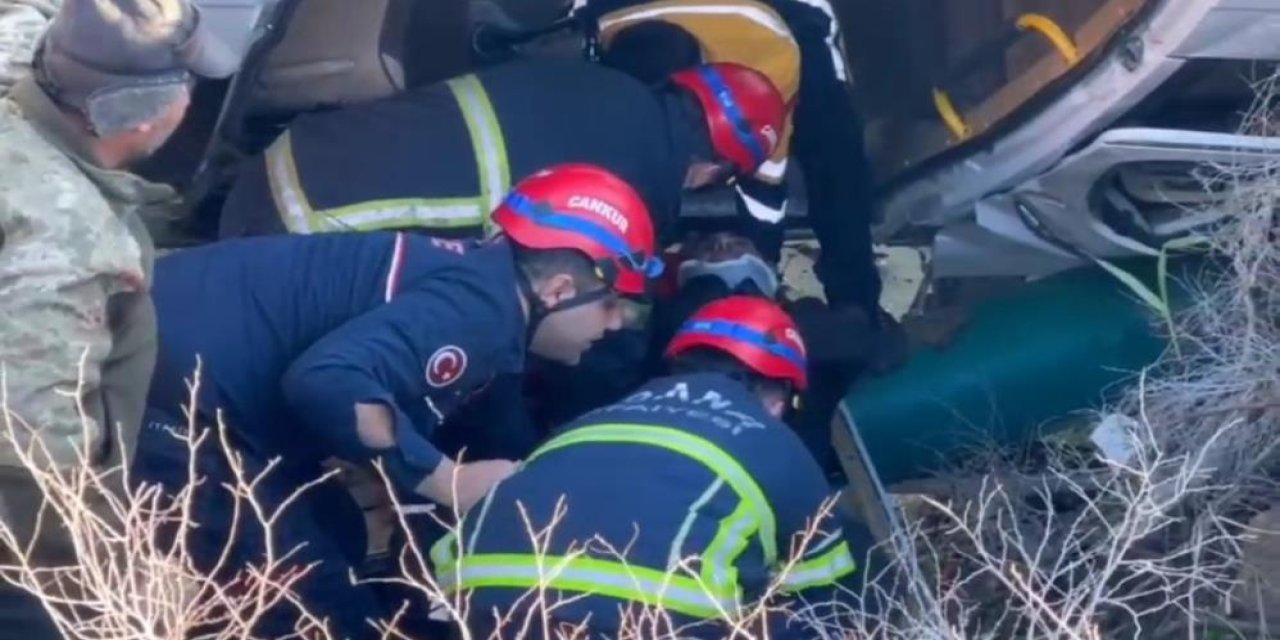 Öğrenci servisi şarampole devrildi: 2’si ağır 9 yaralı