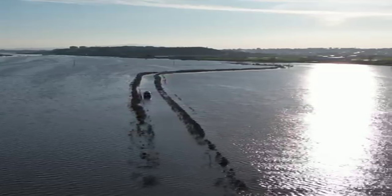 Dere taştı, yol sular altında kaldı