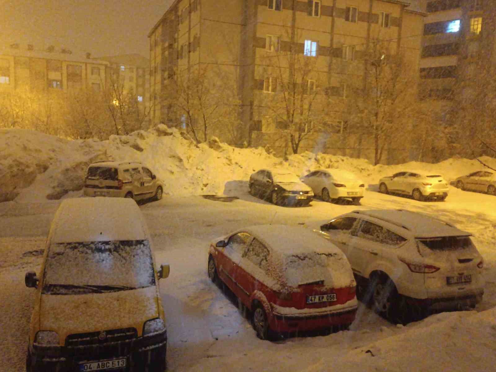 Bitlis’te kar yağışı etkisini arttırdı