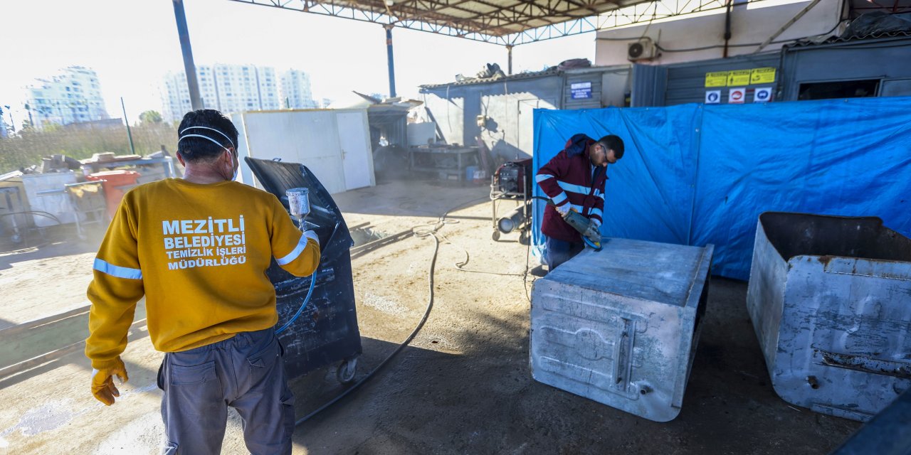 Mezitli'de çöp konteynerlerine bakım seferberliği