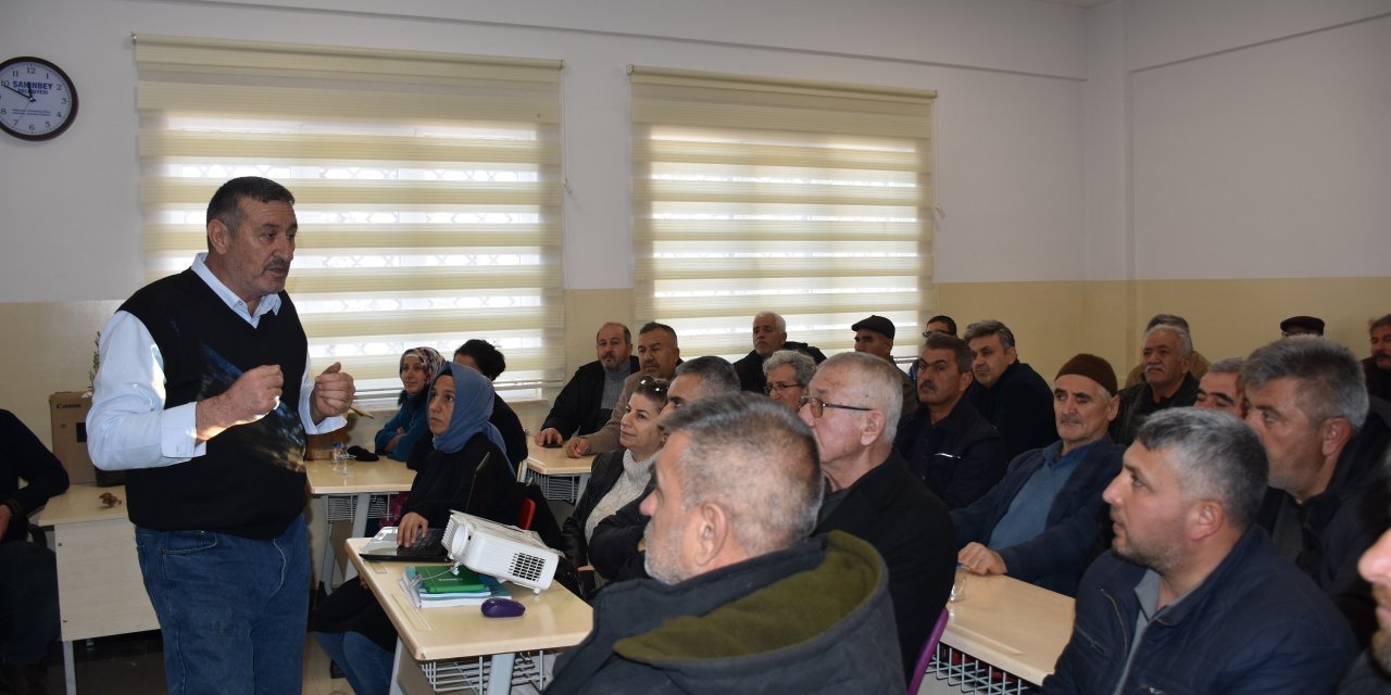 Şahinbey Belediyesi’nden çiftçilere budama eğitimi