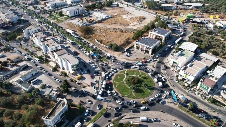 Muğla Bodrum’da trafik durdu, tüm yollar kitlendi