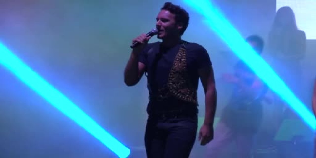 Sanatçı Edis Görgülü İstanbul Havalimanı'nda gözaltına alındı