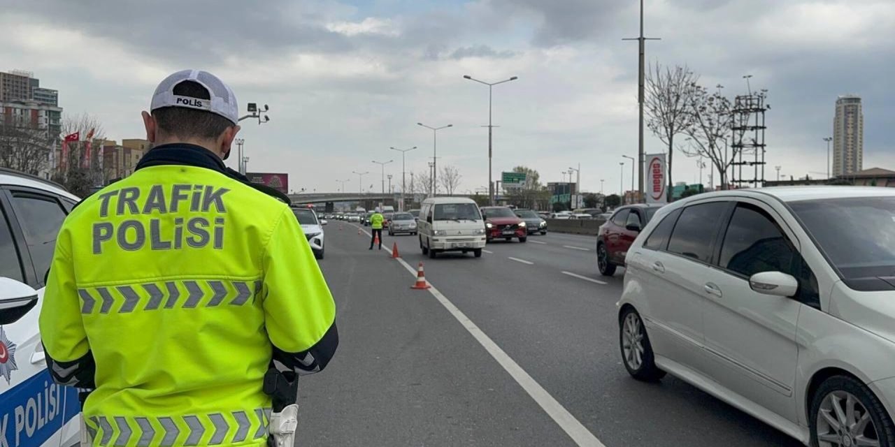 Trafikte yeni dönem başladı! kuralları ihlal eden yandı