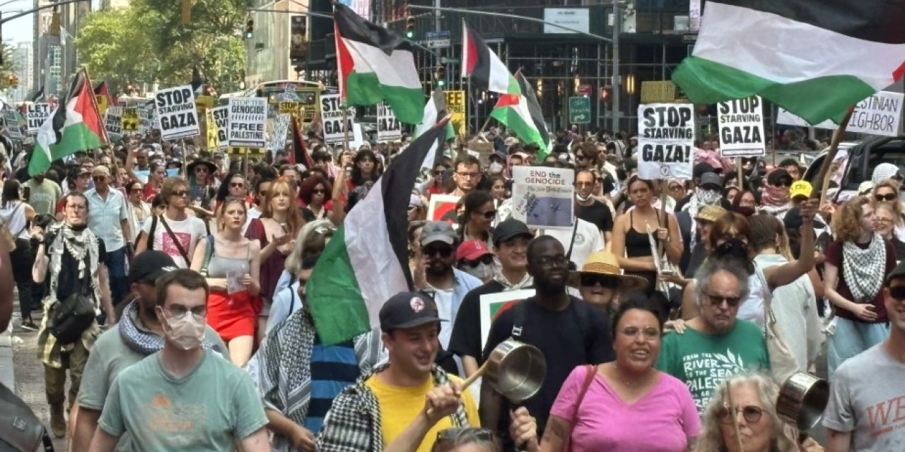 ABD ve İsrail’in İran saldırıları New York’ta protesto edildi