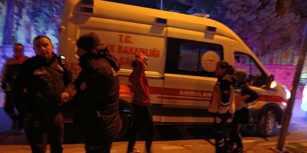 Gençler arasında bıçaklı kavga: 3 yaralı