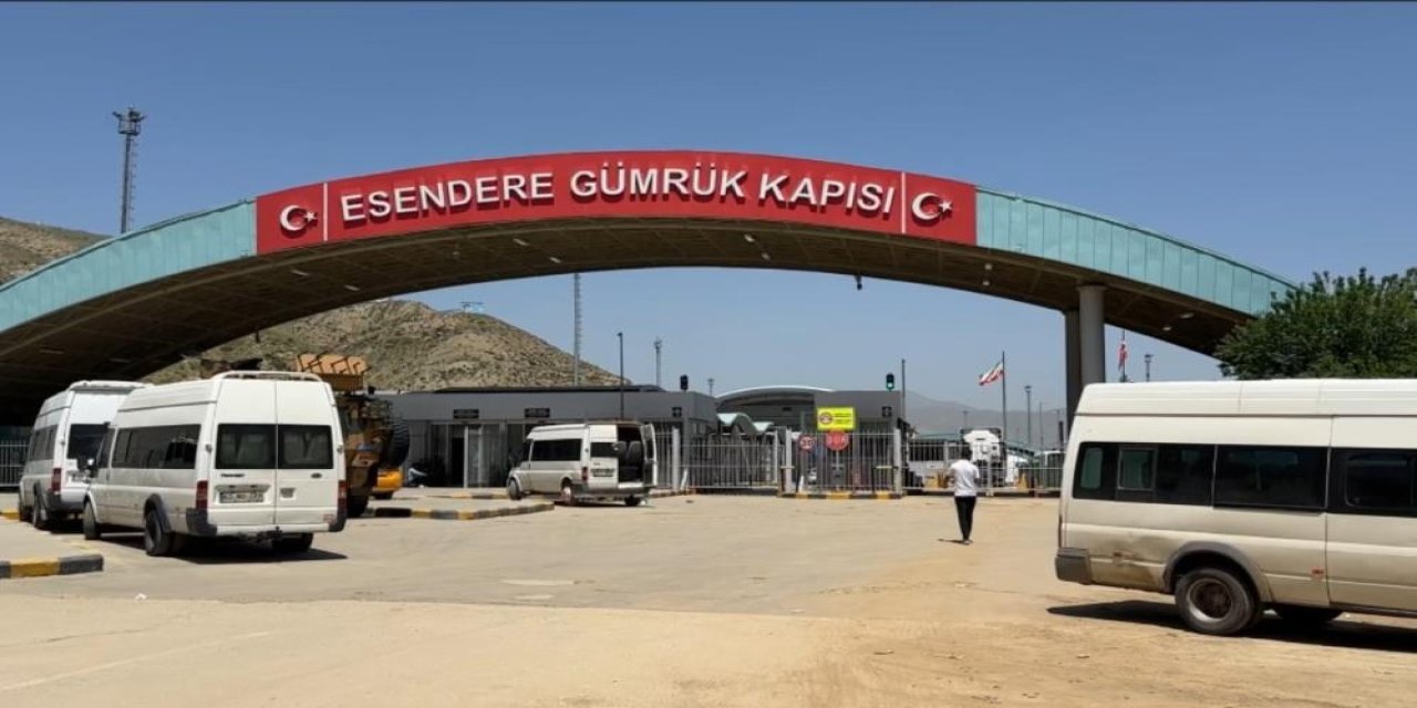 İran sınırındaki Esendere Sınır Kapısı'nda geçişlere kısıtlama getirildi