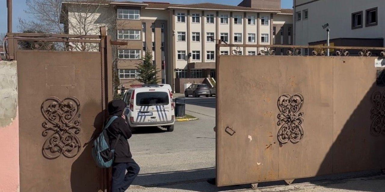 Lisede dehşet anları: bir öğrenci 2 öğretmen ve arkadaşını bıçakladı