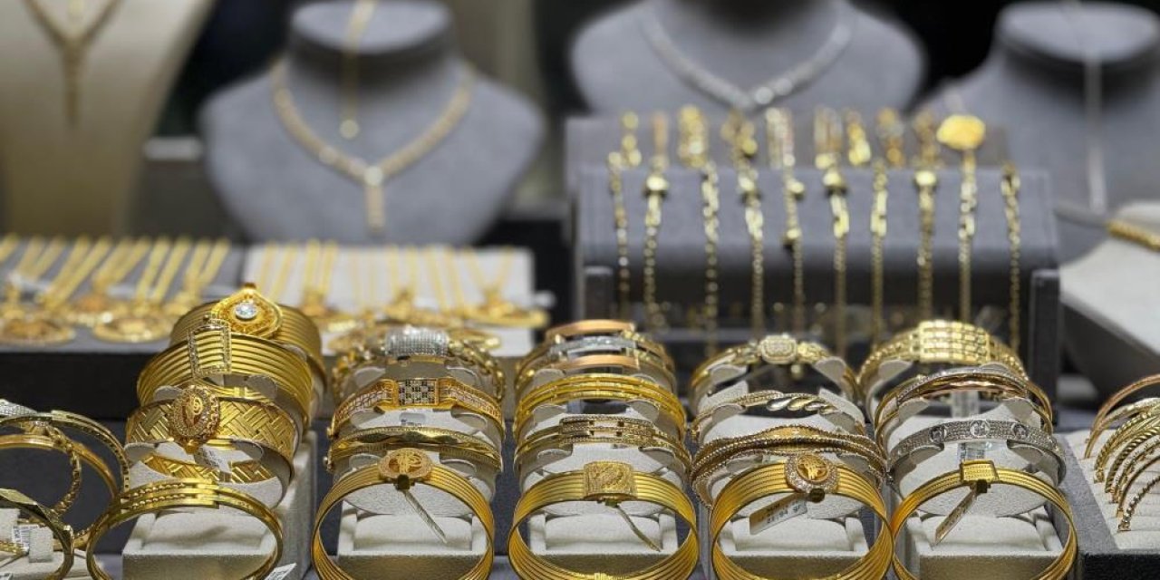 Altın fiyatları dalgalanıyor: yükseliş mi düşüş mü?