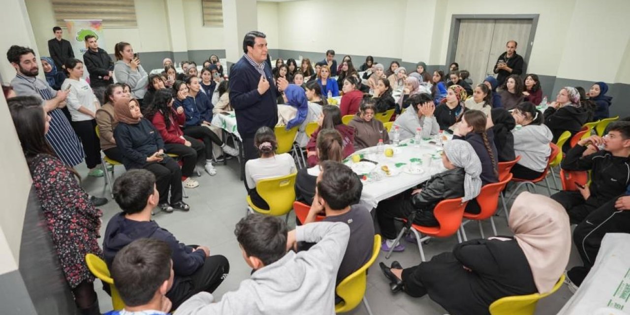 Yılmaz: "Gençler, bizim geleceğiz; her zaman yanlarındayız"