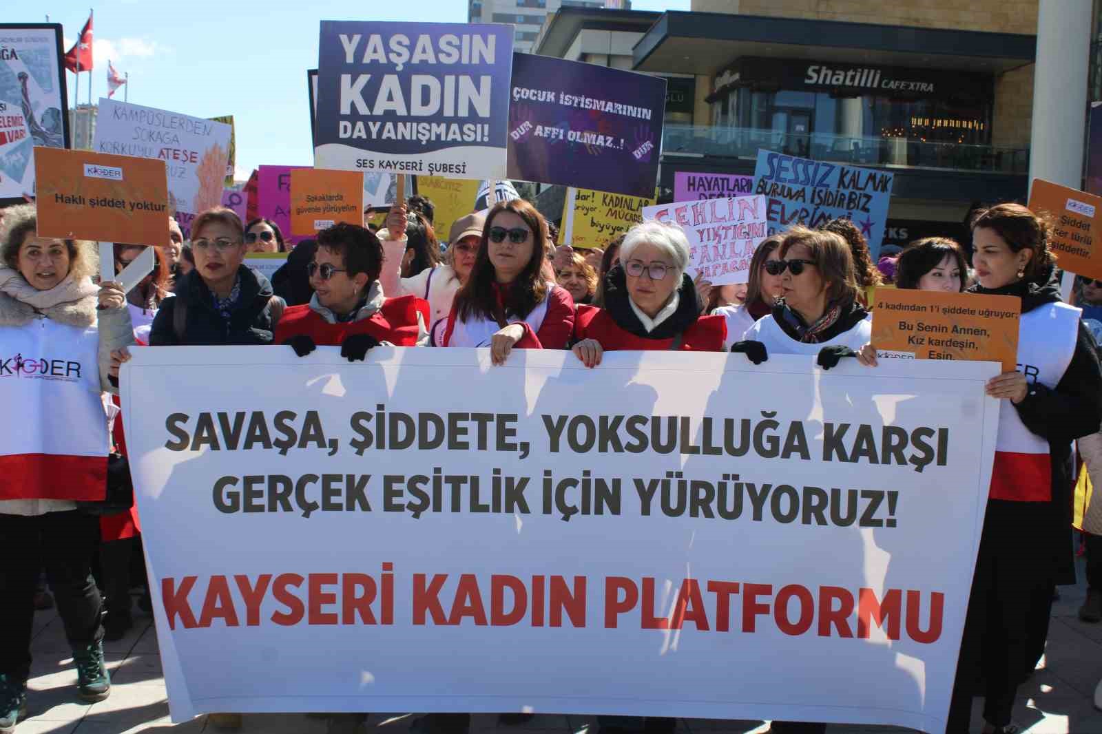 Kayseri’de kadınlar hakları için yürüdü