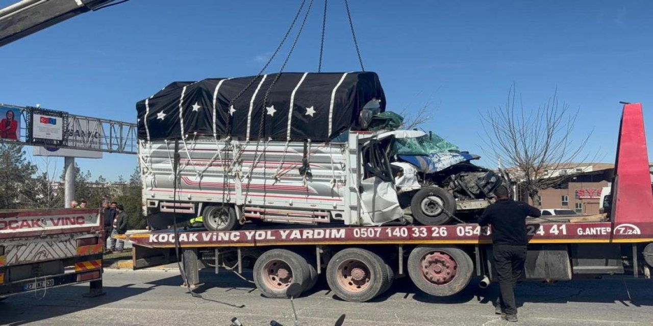 Gaziantep'te minibüs ile kamyonet çarpıştı: çok sayıda  yaralı