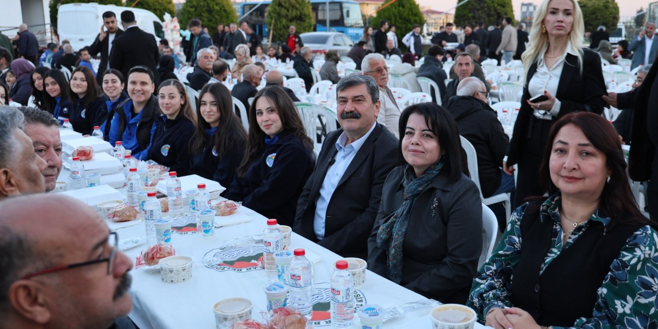 Başkan Yıldız, çalışma arkadaşlarıyla iftar sofrasında buluştu