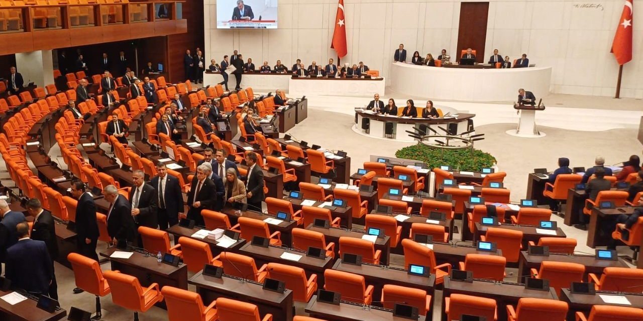 Dövme yaptırmayı düşünen gençler dikkat: yeni düzenleme Meclis’te!