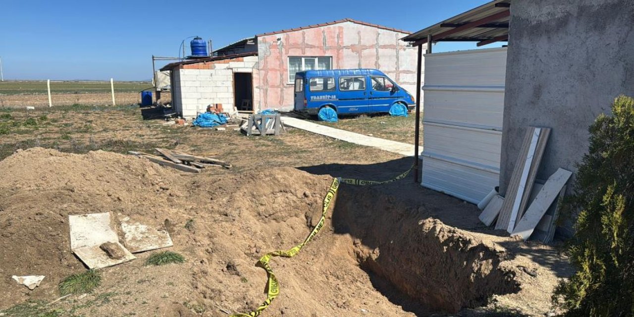 Kayıp kızı babası öldürüp bahçeye gömmüş