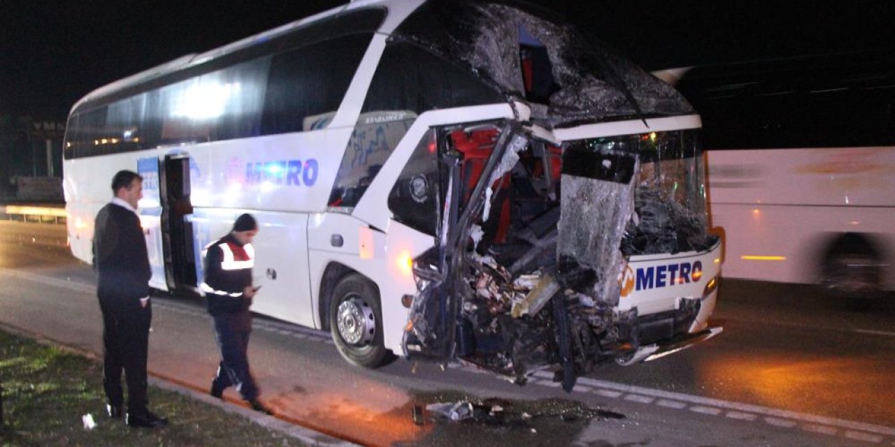 Yolcu otobüsü ile tır çarpıştı, çok sayıda yaralı var