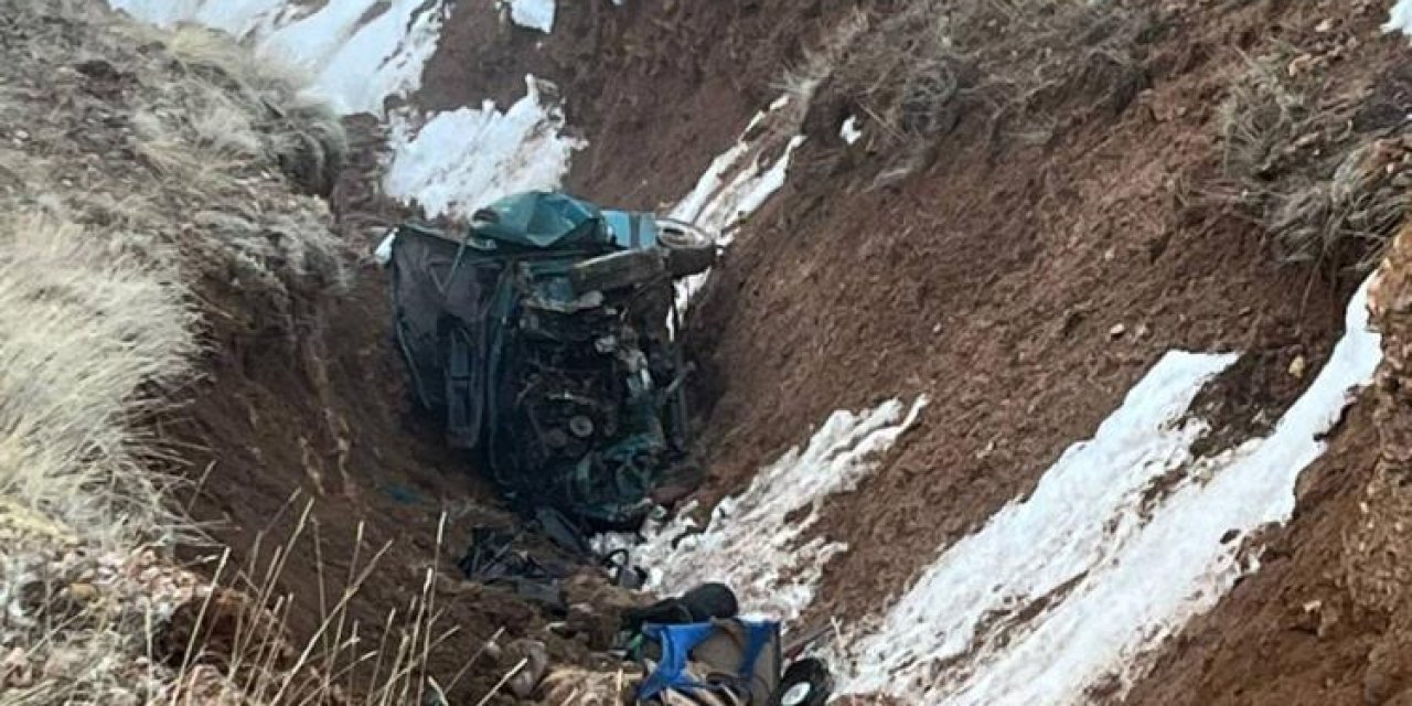 Otomobil şarampole yuvarlandı: 2 ölü, 2 yaralı