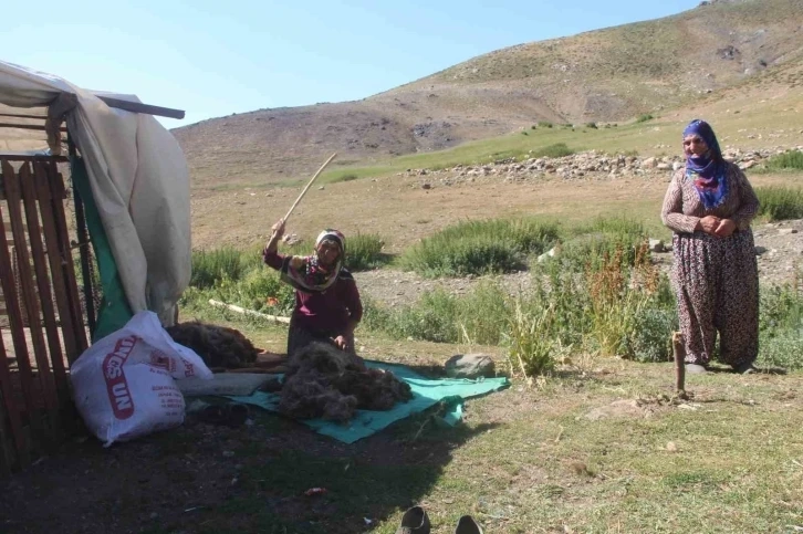 Elazığda 2 bin 500 rakımda besicilerin ekmek mücadelesi